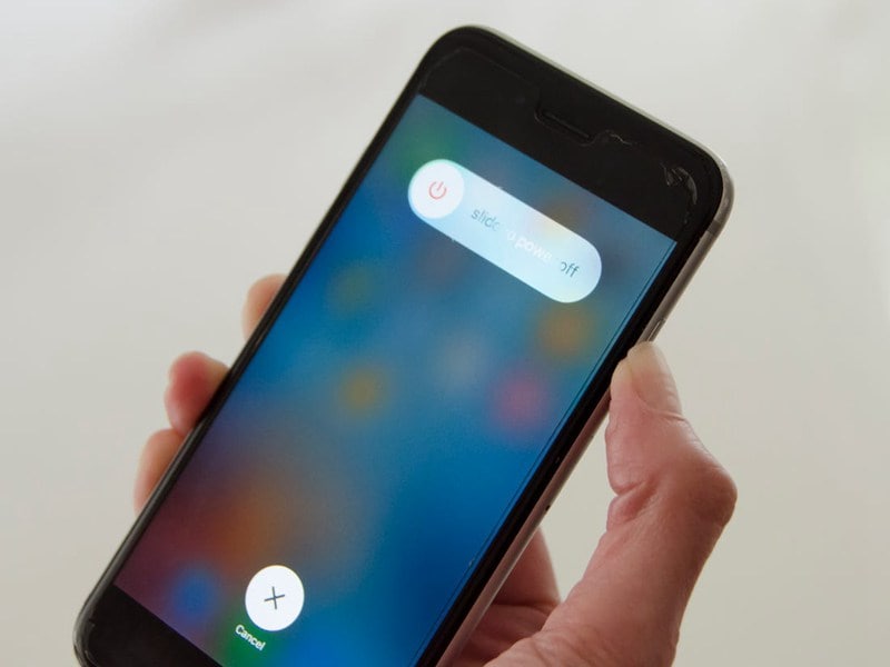 iphone stuck on apple logo after update on ios 14