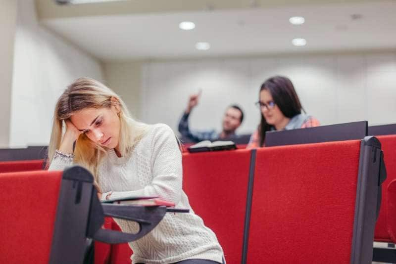 audience bored in a lecture