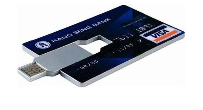 Berbagai jenis USB flash drive-flash drive berbentuk kartu kredit