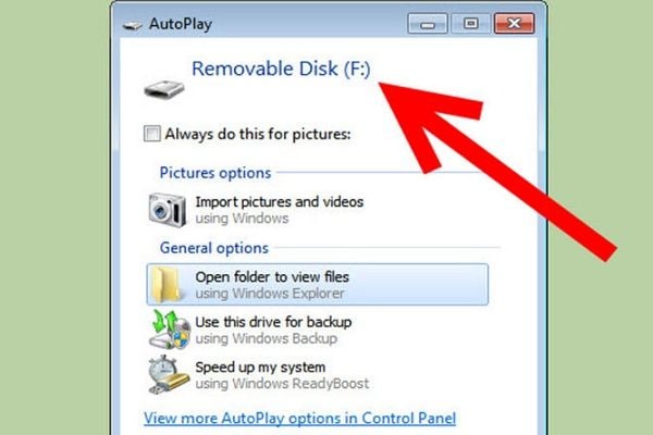 So verwenden Sie eine externe Festplatte unter Windows: Schließen Sie die externe Festplatte an