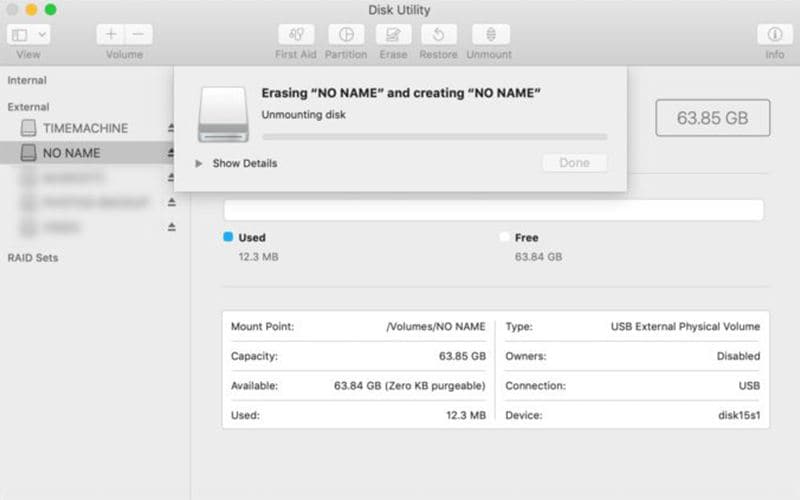 pemformatan kartu SD sedang berlangsung di MAC Anda