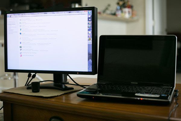 connect laptop and external display