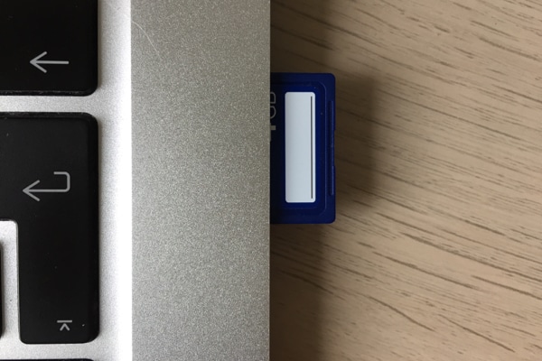 将文件从 SD 卡复制到您的硬盘驱动器中