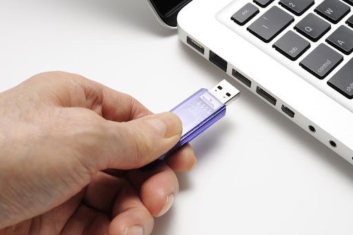 connect usb to flash port