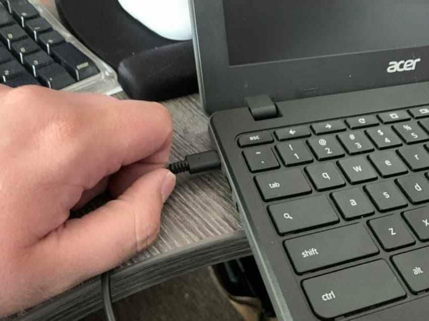 charge chromebook for black screen fix
