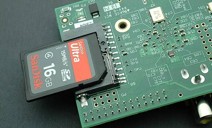 lepaskan kartu sd raspberry pi