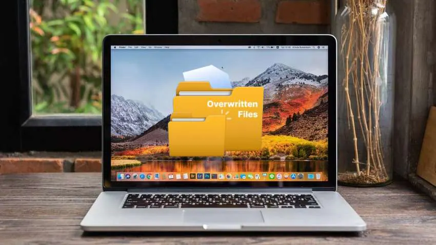 un macbook avec des fichiers écrasés
