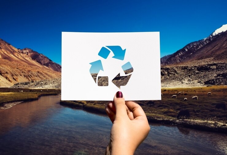 recycle bin logo held in hand