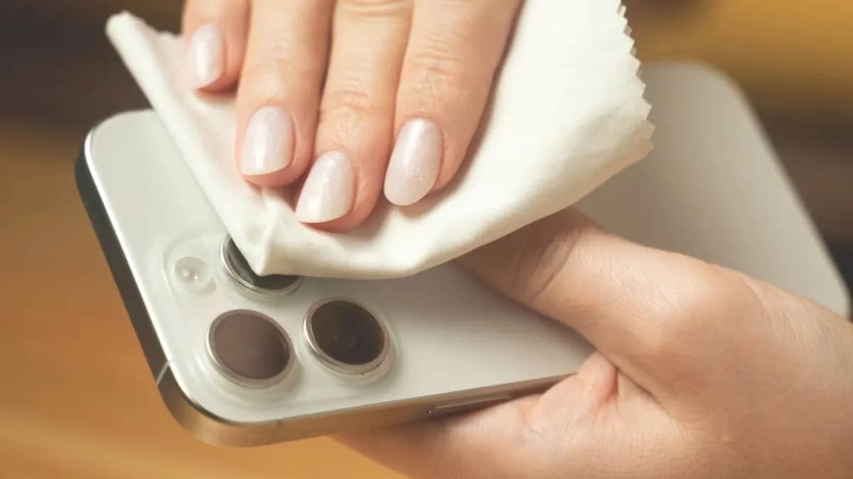 clean iphone camera lens