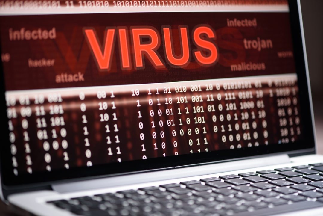 une attaque de virus peut se produire lors de l'utilisation de versions de logiciels piratés
