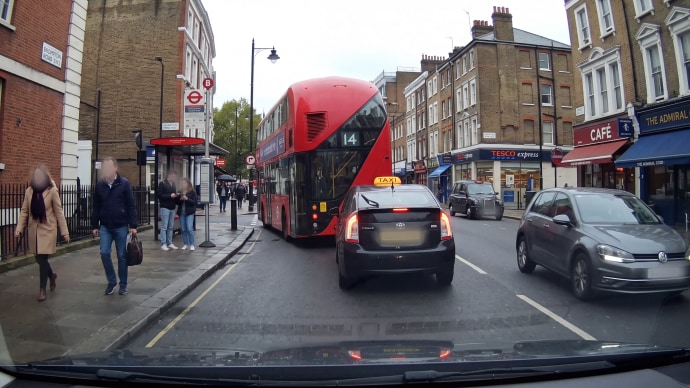 auto blur follows a moving face in video