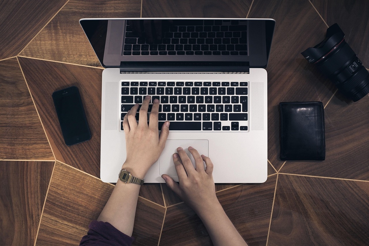 Mac-Nutzerinnen und Nutzer, die macOS 26 Tahoe testen