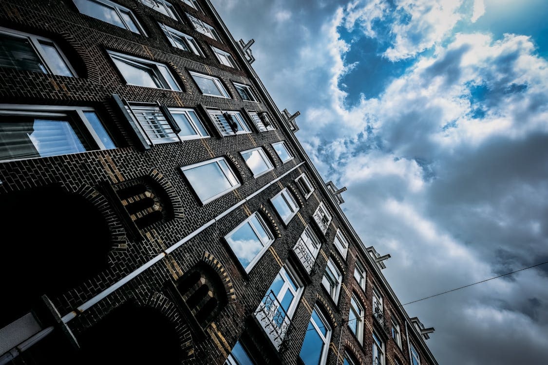 dutch angle shot