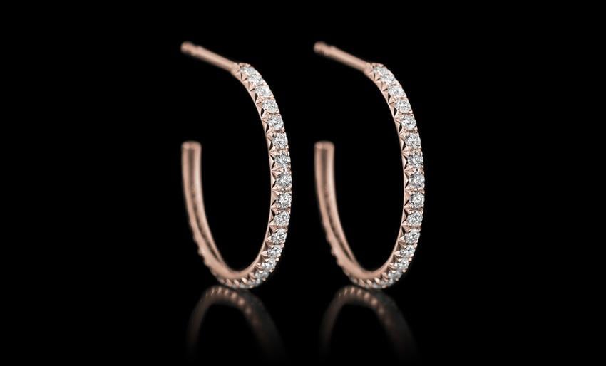highlighting earrings in diamond jewelry photography