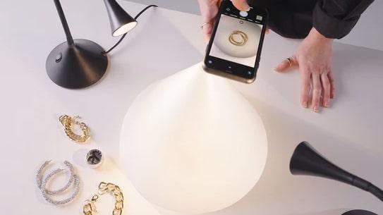 take jewelry photos with light cone 