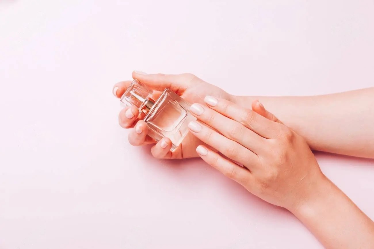 hand holding the perfume